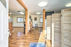 Cottage (0 Bedroom) | Interior - Cozy Cottage Studio: Stunning Mountain Views! (Hamilton)