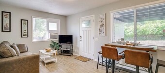 บ้านสบาย ๆ ใน Roseburg พร้อมรูป ที่ขุดไฟ + กริลแก๊ส!