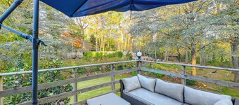 Cozy Dix Hills Apt w/ Deck ~ 7 Mi to Beach!