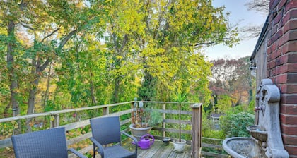 Cozy Dix Hills Apt w/ Deck ~ 7 Mi to Beach!