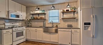 Cute Emporia House - Mins to Downtown & Esu!