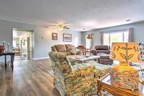 Apartment (3 Bedrooms) | Interior - Charming Choteau Apartment: Central Location! (Choteau)