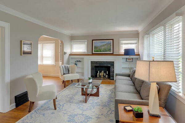 Walk To Lake Erie: Chic Home, Private Yard & Deck - Avon, OH