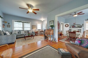 Cottage (2 Bedrooms) | Interior - Charming Canyon Lake Cottage w/ Pool & BBQ Pit! (Canyon Lake)