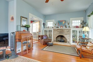 Cottage (2 Bedrooms) | Interior - Charming Canyon Lake Cottage w/ Pool & BBQ Pit! (Canyon Lake)