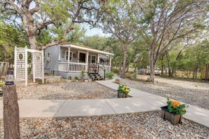 Cottage (2 Bedrooms) | Interior - Charming Canyon Lake Cottage w/ Pool & BBQ Pit! (Canyon Lake)