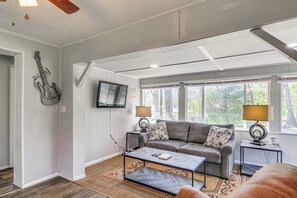 Cottage (2 Bedrooms) | Interior - Pet-friendly Somerset Cottage Near Boat Ramps! (Somerset)