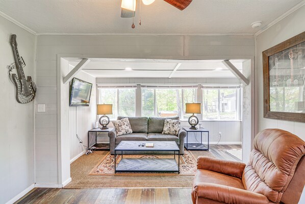 Cottage (2 Bedrooms) | Interior - Pet-friendly Somerset Cottage Near Boat Ramps! (Somerset)