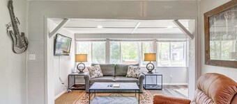 Pet-friendly Somerset Cottage Near Boat Ramps!