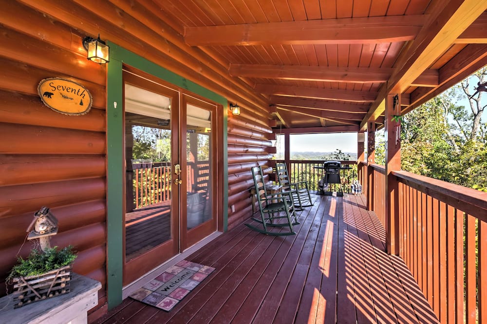 Sevierville Retreat: Private Hot Tub & Lake Views! - Sevierville