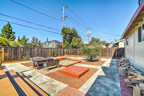 Pet-friendly Santa Clara Home: 6 Mi to San Jose!