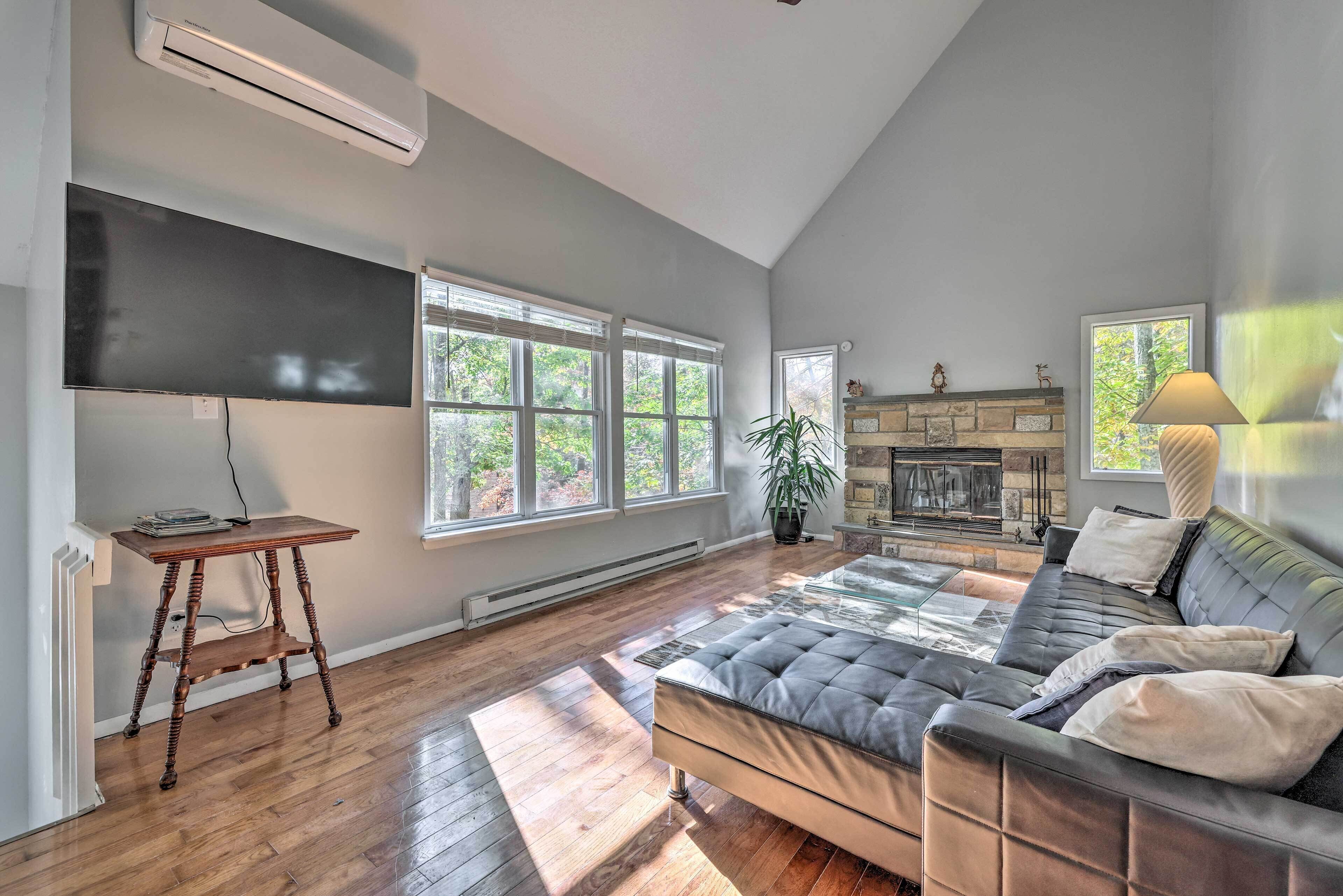 Fun-filled Family Escape w/ Deck: Steps to Lake!