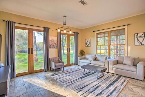 Charming Gainesville Retreat: Barn, Horses Welcome