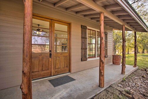 Charming Gainesville Retreat: Barn, Horses Welcome