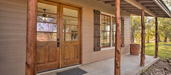 Charming Gainesville Retreat: Barn, Horses Welcome