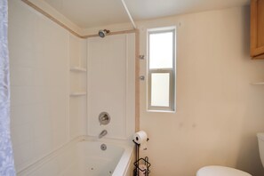 House (1 Bedroom) | Interior - Cozy Fredericksburg Cabin With Shared Hot Tub! (Fredericksburg)
