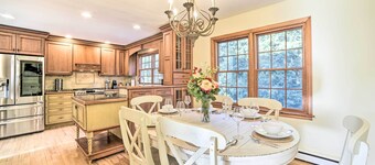 Family-friendly Retreat w/ Hot Tub: 1 Mi to Dtwn