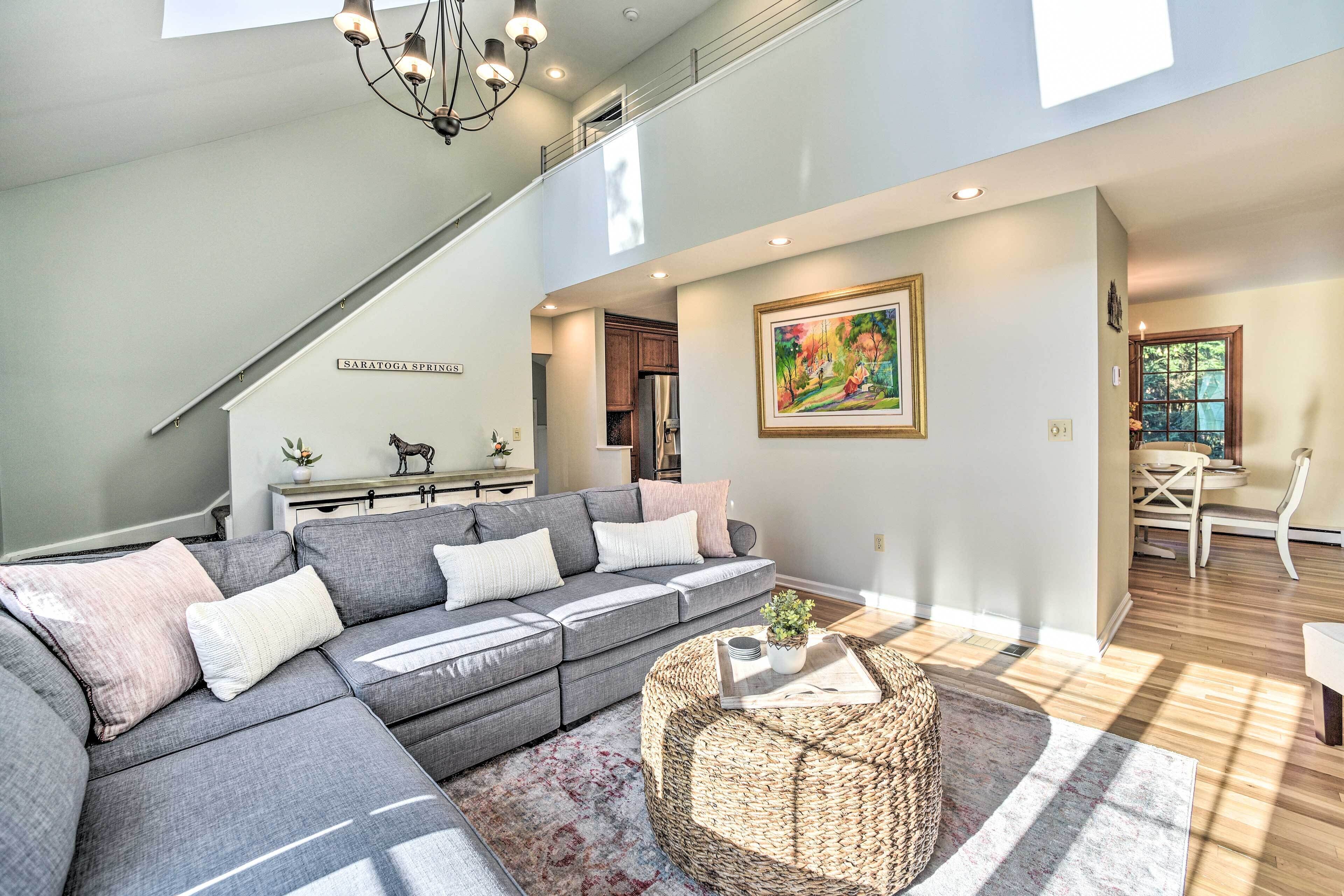 Family-friendly Retreat w/ Hot Tub: 1 Mi to Dtwn