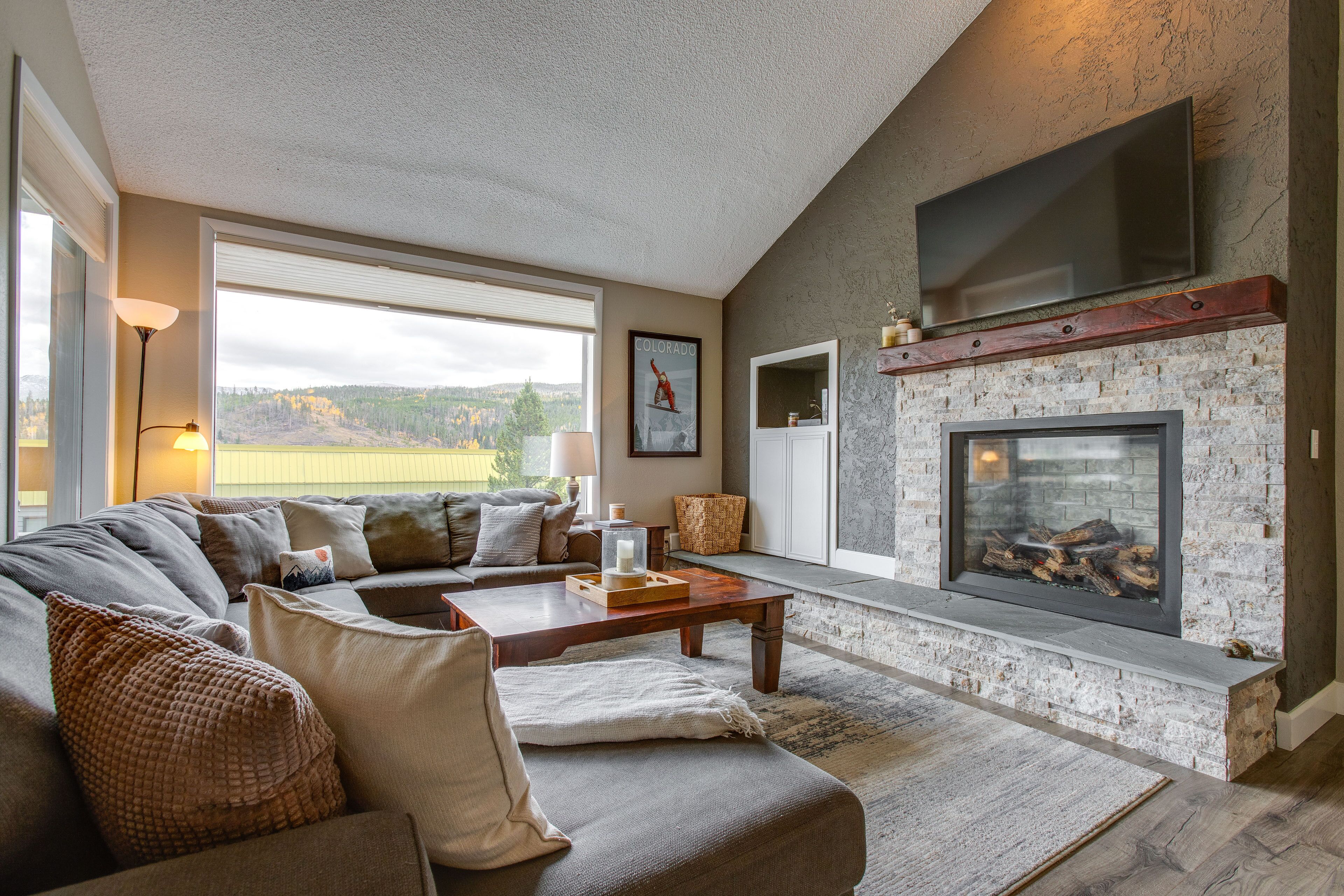 Cozy Condo w/ Amenities in Heart of Winter Park!