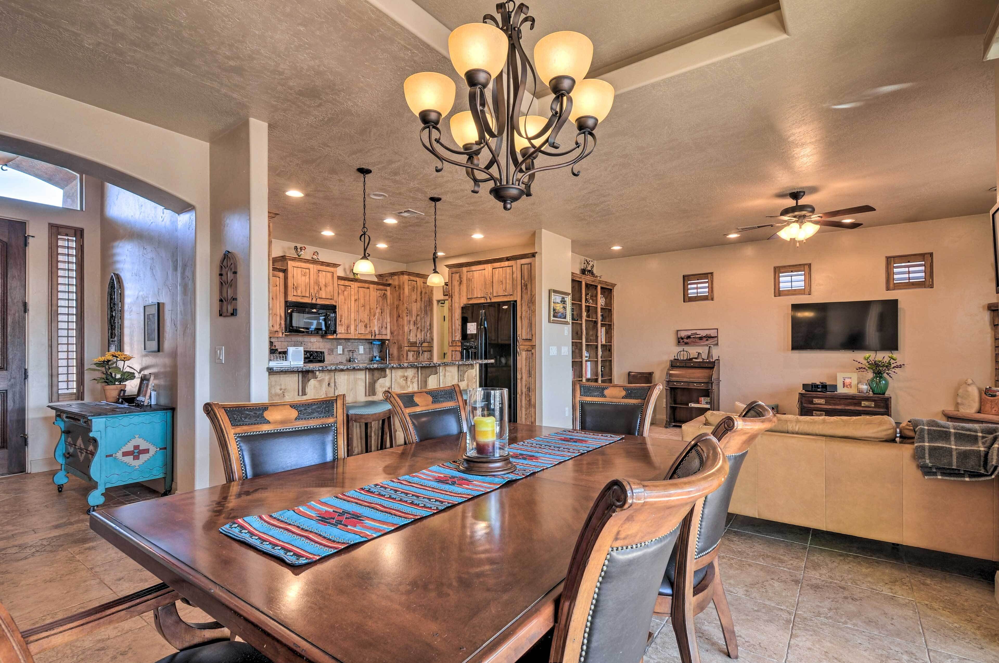 Elegant Kanab Home: Mtn Views & Hiking Trail!