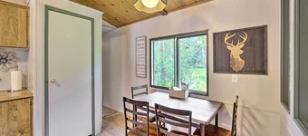 Cute Donnelly Cabin in the Woods w/ Fire Pit!