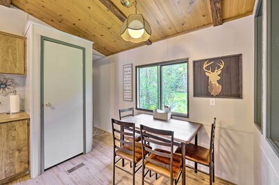 Cute Donnelly Cabin in the Woods w/ Fire Pit!