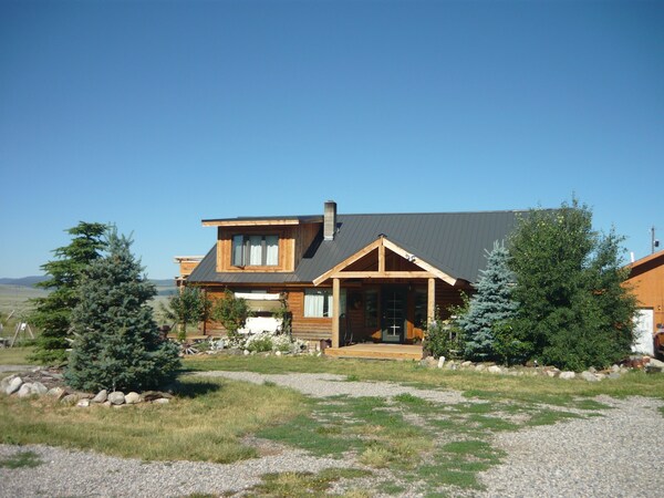 Log Cabin Cameron, South Madison River Area - Montana