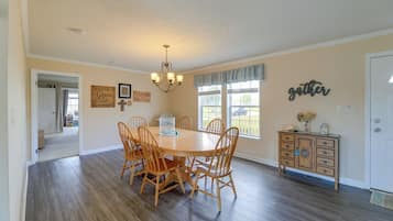 House (4 Bedrooms) | Interior