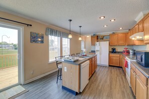 House (4 Bedrooms) | Interior - Family Home + Fire Pit & Deck, 11 Miles to Beach! (Stella)