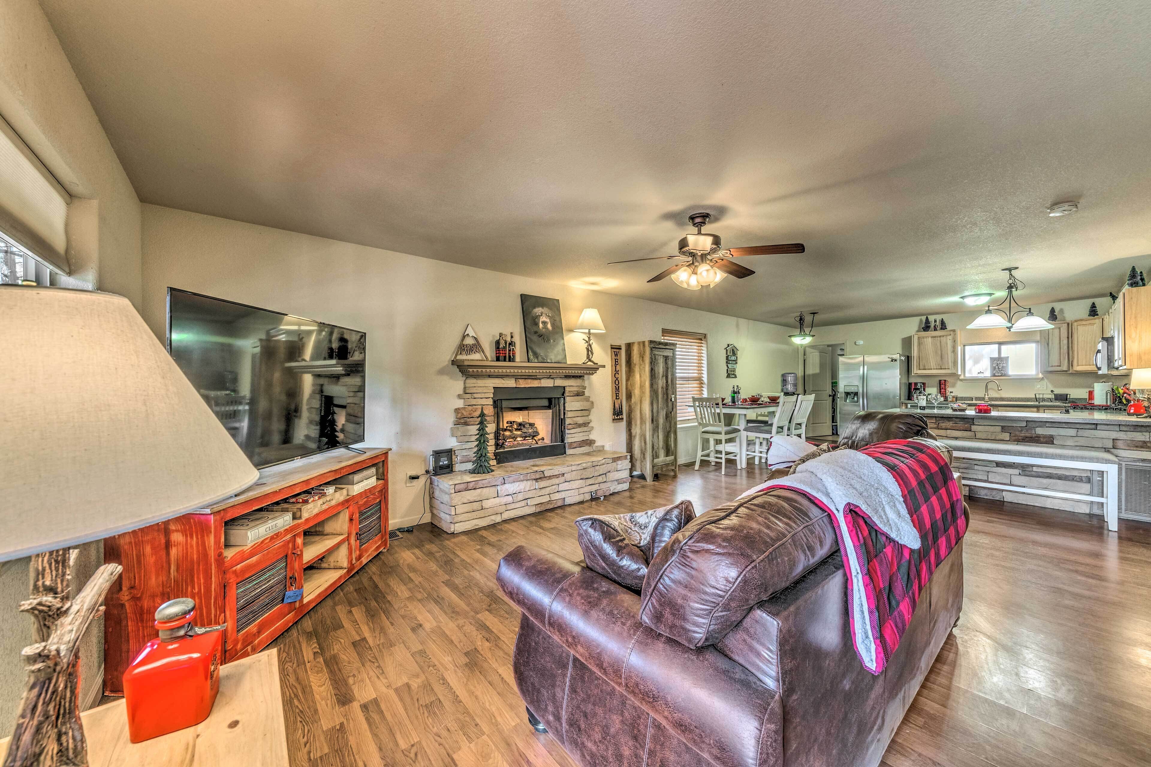Cozy & Pet-friendly Ruidoso Cabin w/ Private Deck!