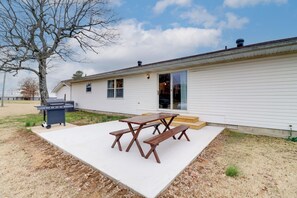 House (3 Bedrooms) | Interior - Henderson Home w/ Patio: 1 Mi to Norfork Lake (Henderson)