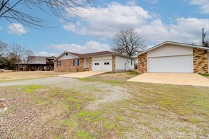 House (3 Bedrooms) | Interior - Henderson Home w/ Patio: 1 Mi to Norfork Lake (Henderson)