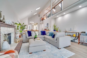 House (5 Bedrooms) | Front of property - Private Dock: Discovery Bay Vacation Rental! (Discovery Bay)