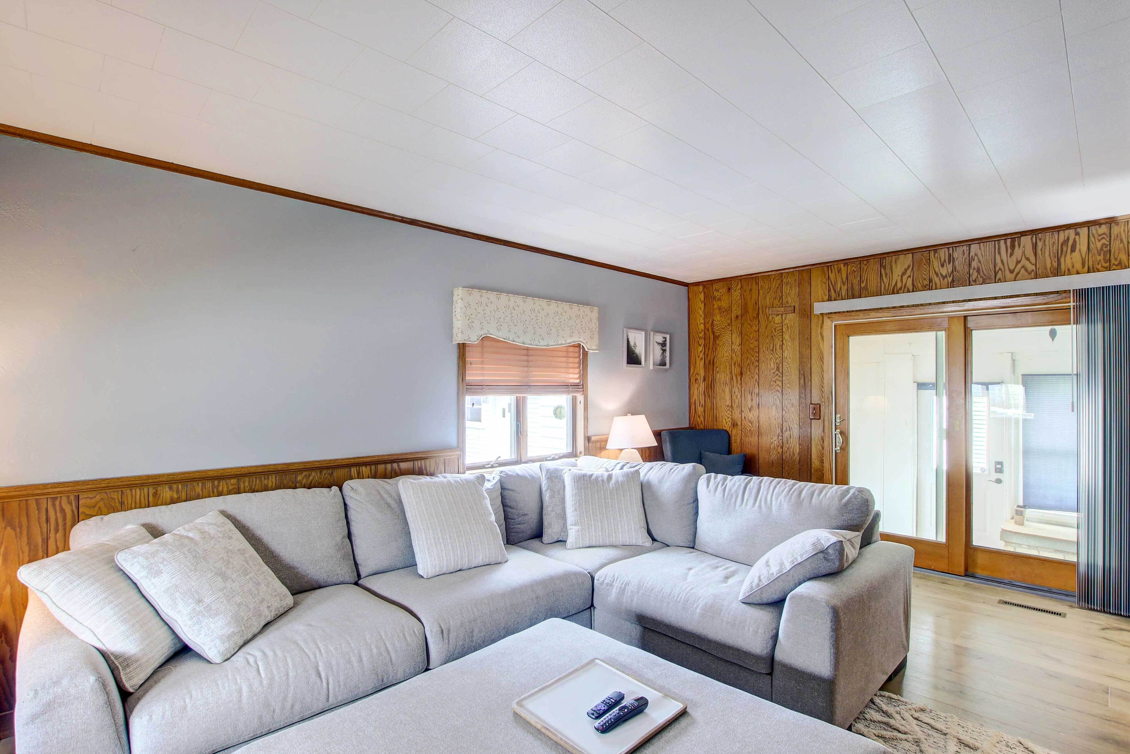 Cozy Wisconsin Abode w/ Patio & Fireplace!