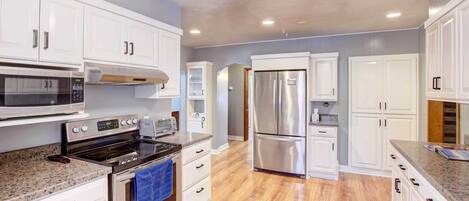 House (3 Bedrooms) | Interior