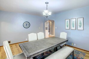 House (3 Bedrooms) | Interior