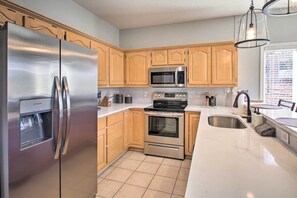 House (3 Bedrooms) | Interior