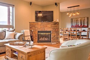 Apartment (3 Bedrooms) | Front of property - Fraser Townhome w/ Mtn Views - 6 Mi to Winter Park (Fraser)