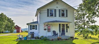 Finger Lakes Farm Retreat: Walk to Wineries!