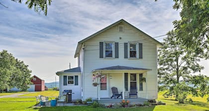 Finger Lakes Farm Retreat: Walk to Wineries!