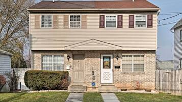 Apartment (2 Bedrooms) | Front of property