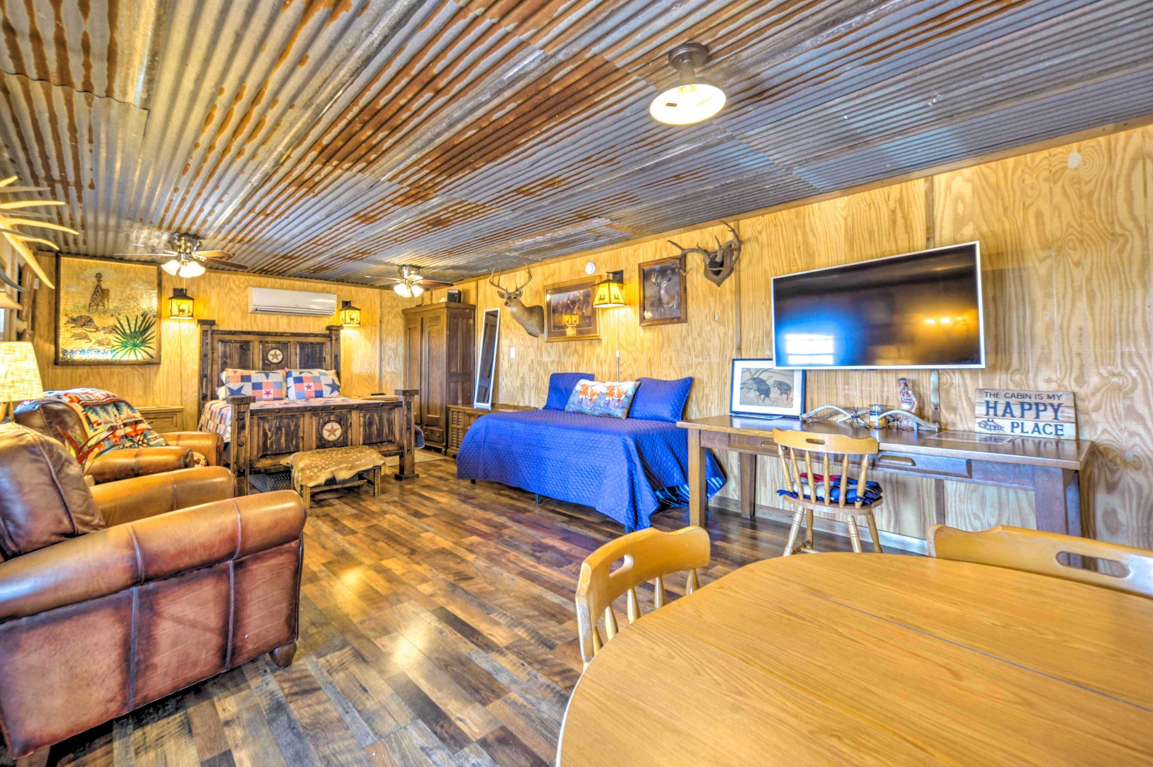 Fredericksburg Cabin: Rural Views & Wildlife!