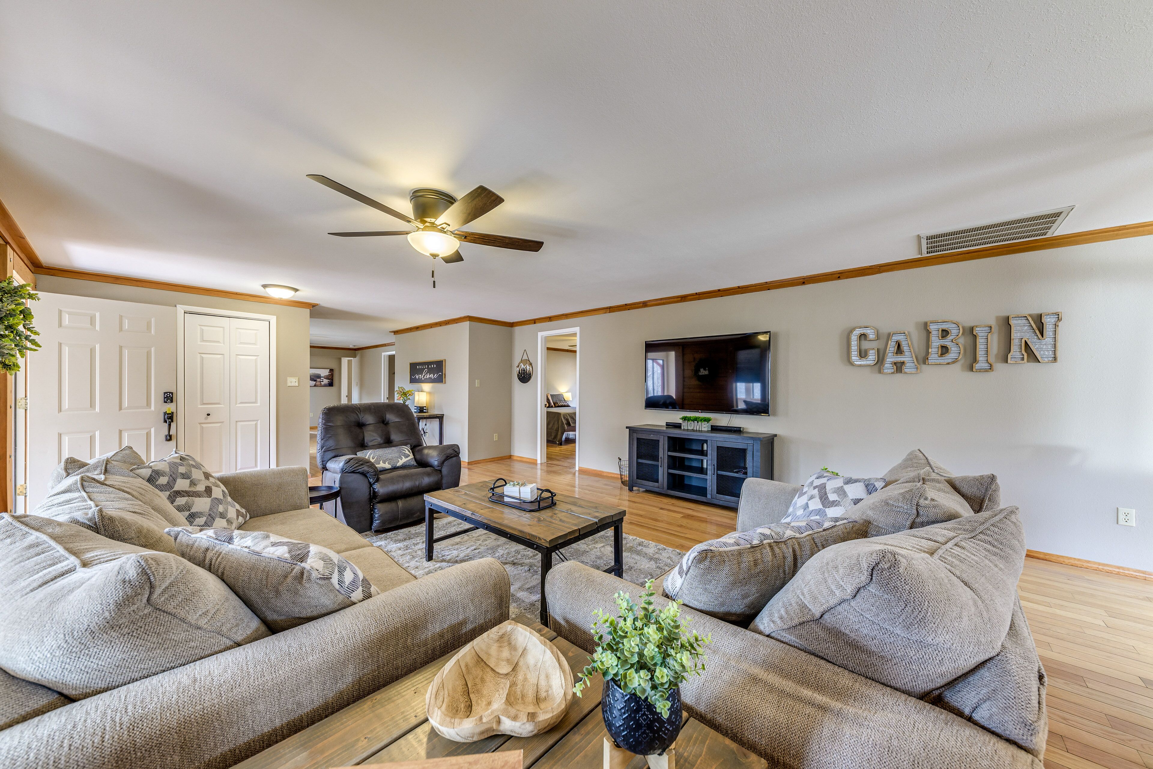 Cozy High Rolls Cabin w/ Hot Tub!