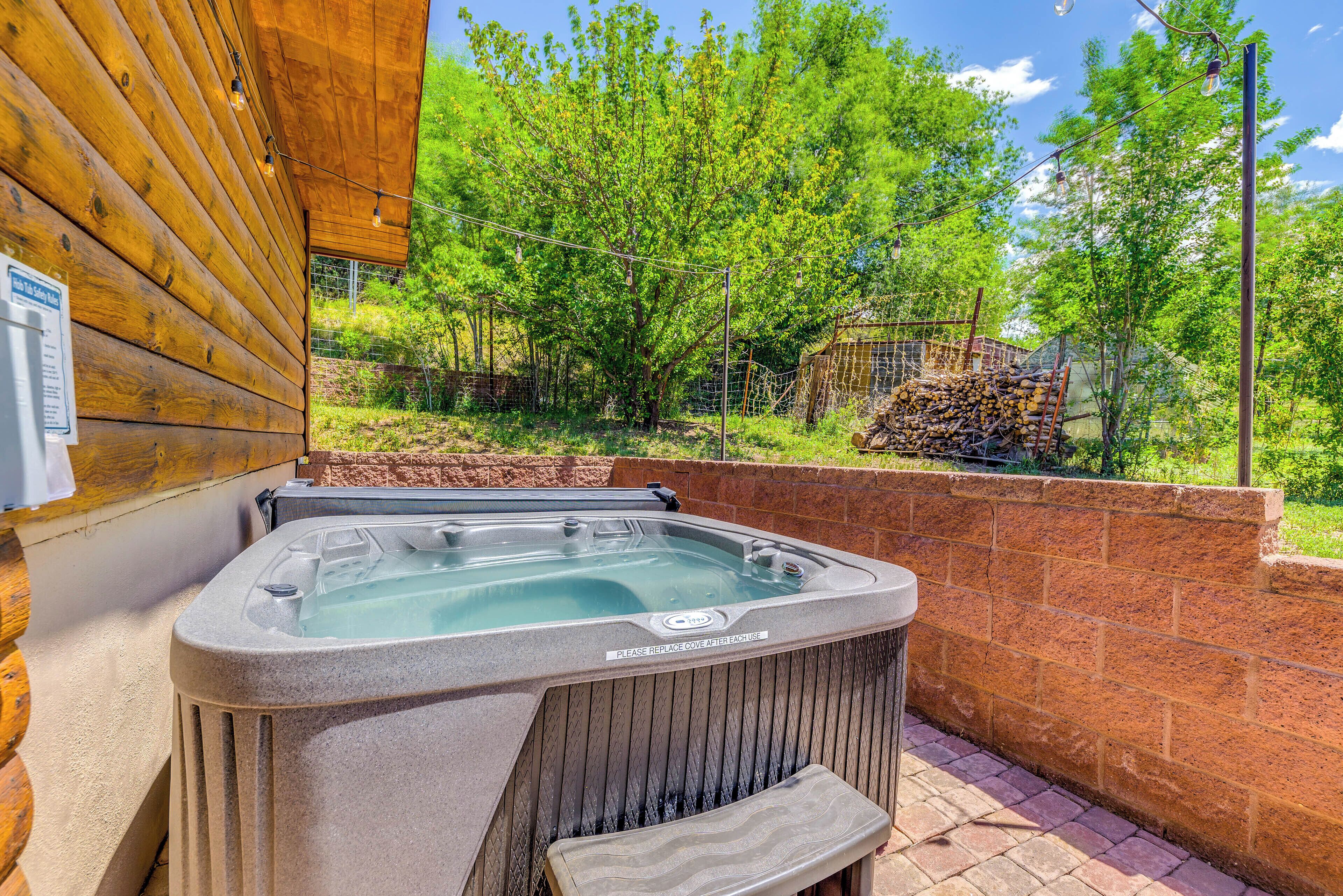Cozy High Rolls Cabin w/ Hot Tub!
