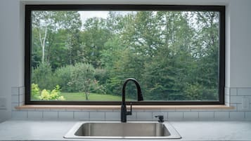 House (6 Bedrooms) | Interior