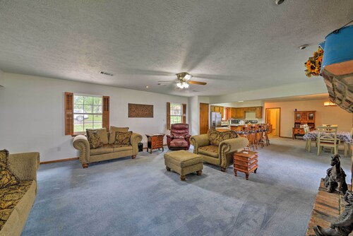 Lakefront Livingston Home w/ Dock, 1 Mi to Launch!