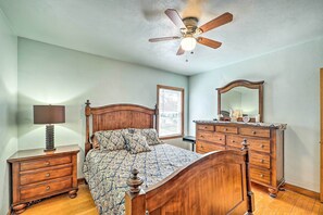 House (3 Bedrooms) | Interior - Cozy Retreat w/ Yard ~ 2 Mi to Lake Michigan! (Muskegon)