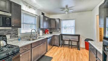 House (3 Bedrooms) | Interior