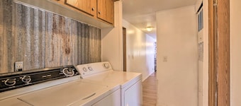 Charming Santa Rosa Home w/ Mountain Views & Porch