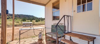 Charming Santa Rosa Home w/ Mountain Views & Porch